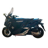 Coprigambe Termoscud®, un coprigambe impermeabile con fodera termica. Utilizzato su scooter. Di TUCANO URBANO.